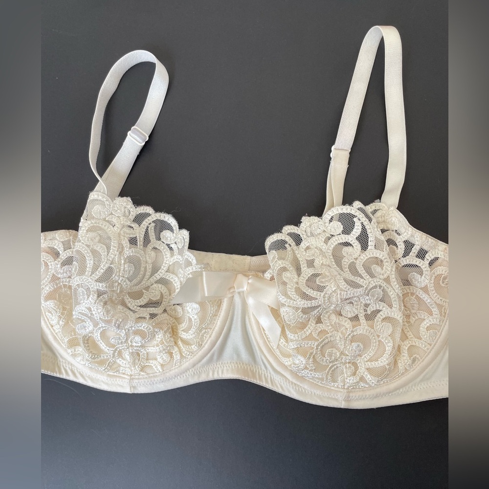 Victoria's Secret Lace Bra Trio - Black, Red, and Ivory 34 D Sexy - Picture 2 of 6